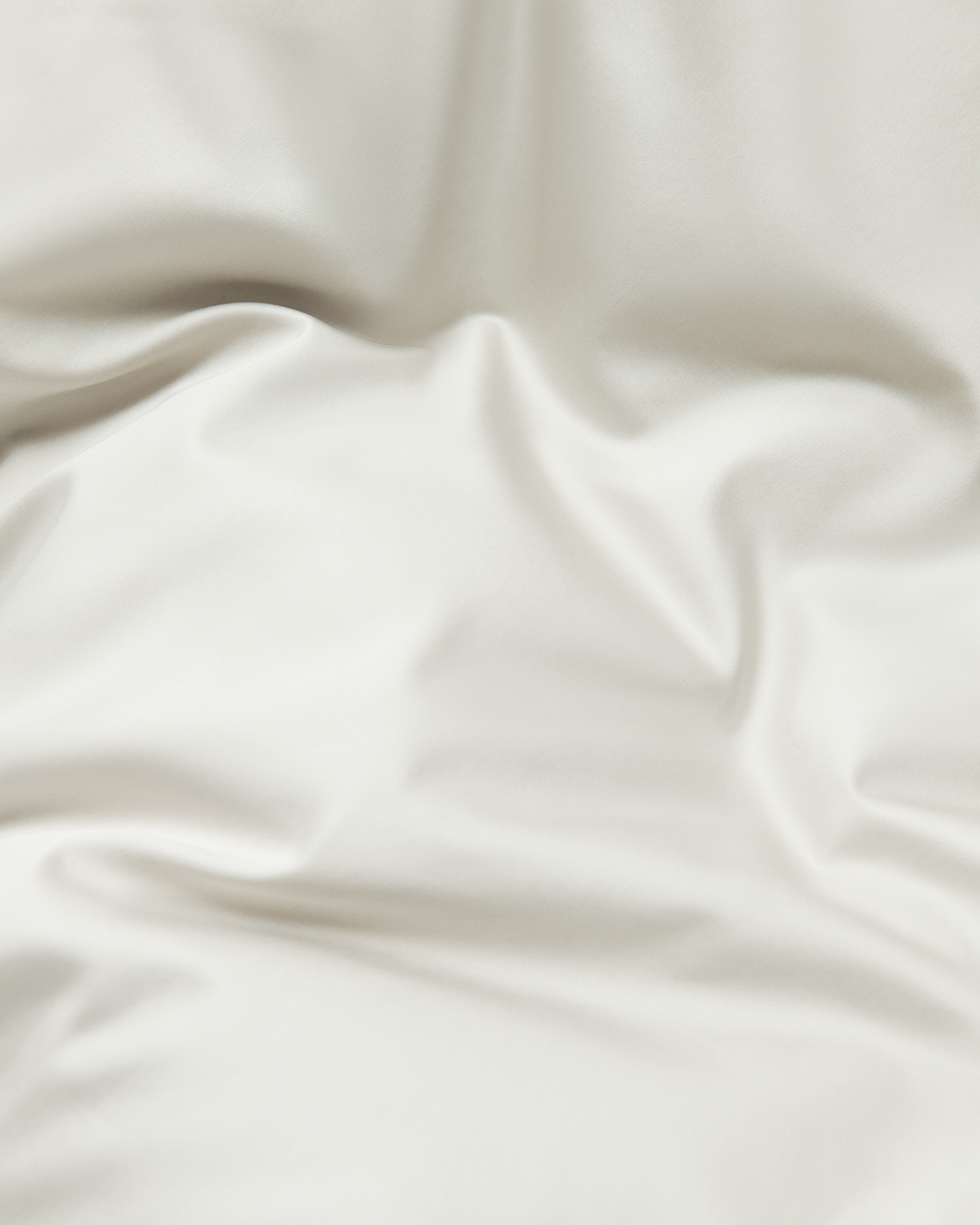 Tygprov Shade Perfect White satin. Exklusiv vit satin i 100 % ekologisk bomull.