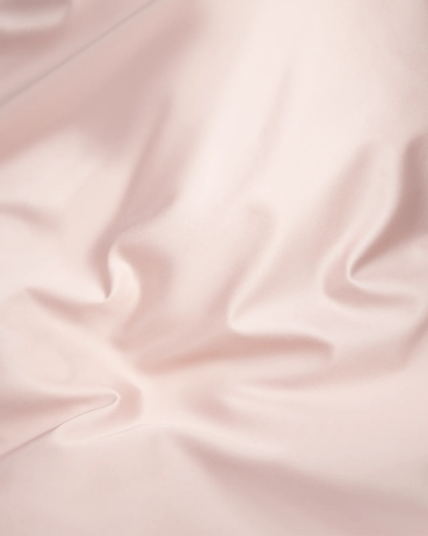 Tygprov Shade Dusty Pink satin. Subtil rosa ton i exklusiv satin av ekologisk bomull.